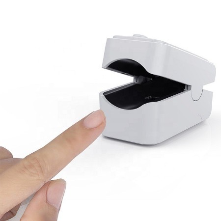 Globus ym201 prstni pulzni oksimeter z oled zaslonom in indeksom perfuzije