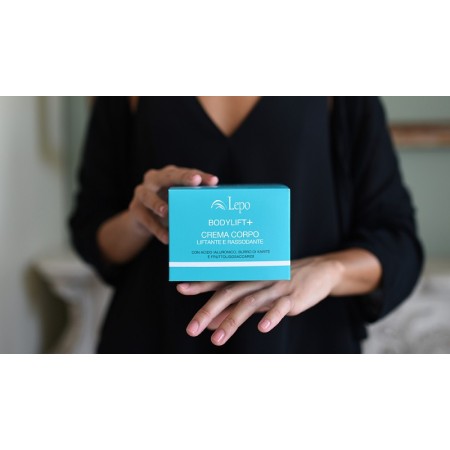 LØftende og opstrammende lepo body creme med hyaluronsyre, sheasmør og fructooligosaccharider