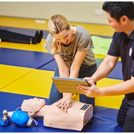 Bls sherpa x puppe mit cpr visuelles, akustisches und digitales feedback auf android app