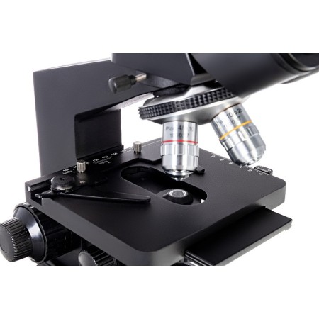 Microscopio trinoculare biologico levenhuk 870t