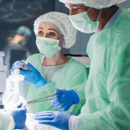 Manteau visiteur vert en tissu non tissé isogown - 10 pcs.