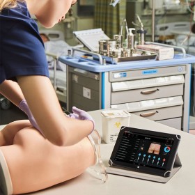 Simulateur d’injection intramusculaire avec retour d’information et tablette inclus