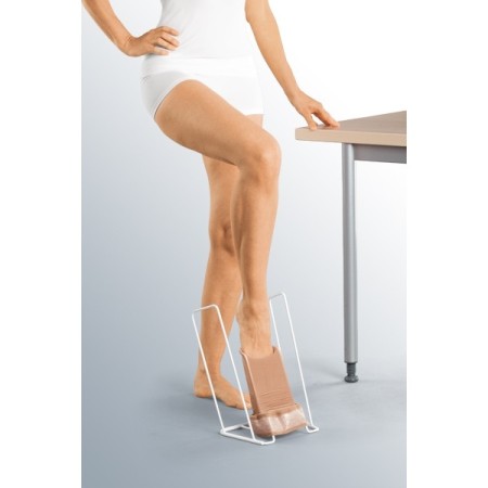 Aide au port de bas sanitaires de compression butler