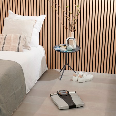 Balanza electrónica de baño tanita innerscan bc545n de 8 electrodos con análisis de masa corporal.