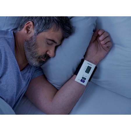 Misuratore di pressione da polso automatico omron nightview hem-9601t-e3 - 1 pz.